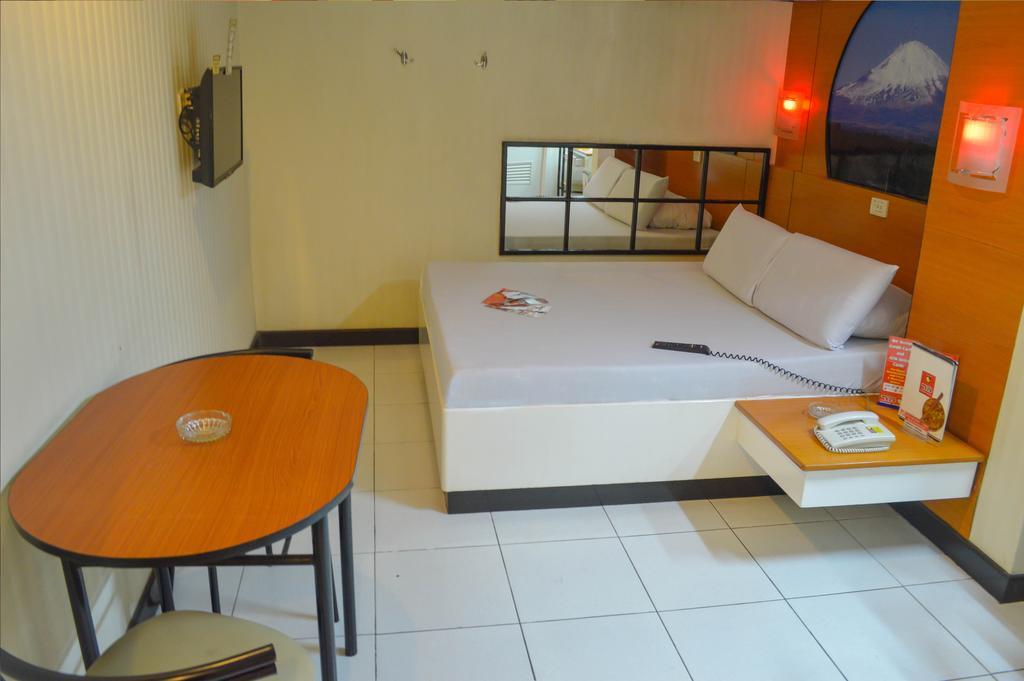 كويزون سيتي Hotel Sogo - Edsa Trinoma الغرفة الصورة